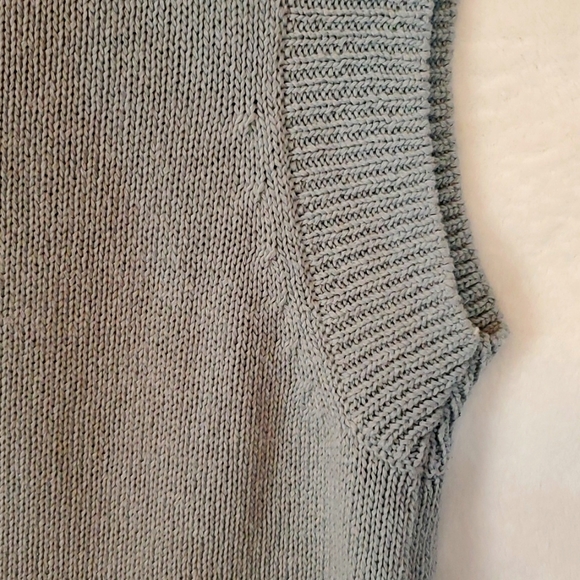 NWOT H&M ribbed sweater vest - Picture 4 of 8